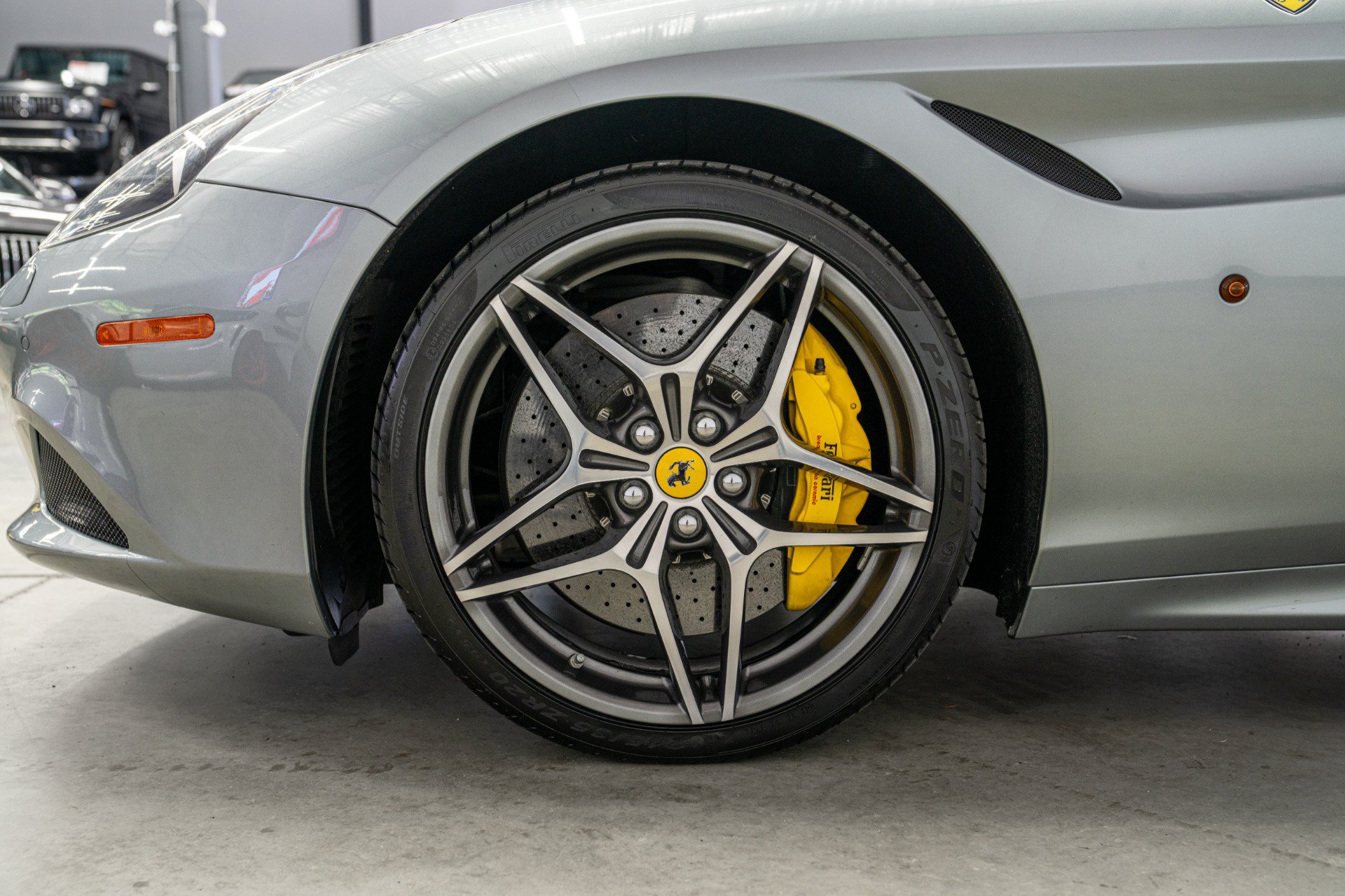 Used 2017 Ferrari California T RWD image 9