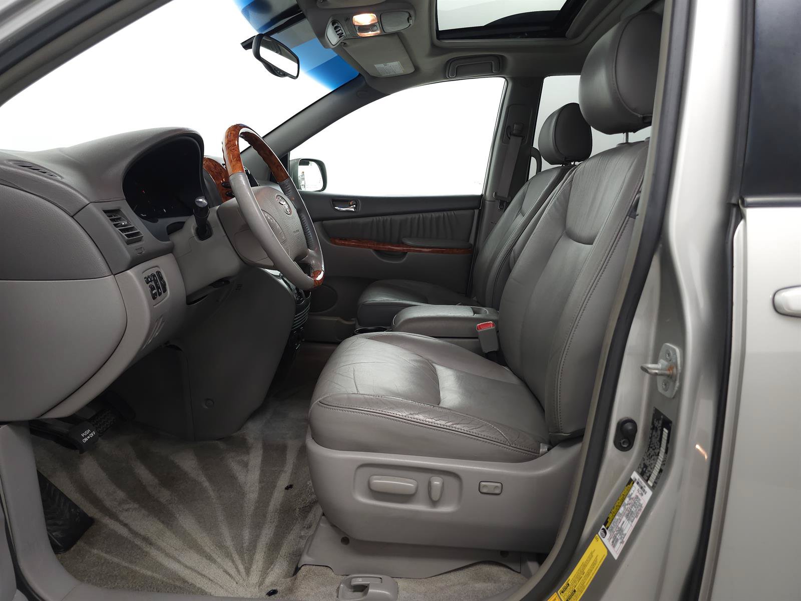 Used 2006 Toyota Sienna XLE Limited w/ XLE Limited Pkg 2 AWD/4WD image 4