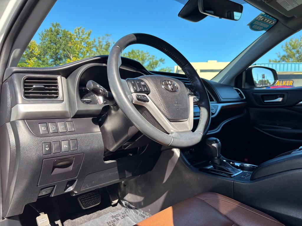 Used 2019 Toyota Highlander Limited FWD image 19