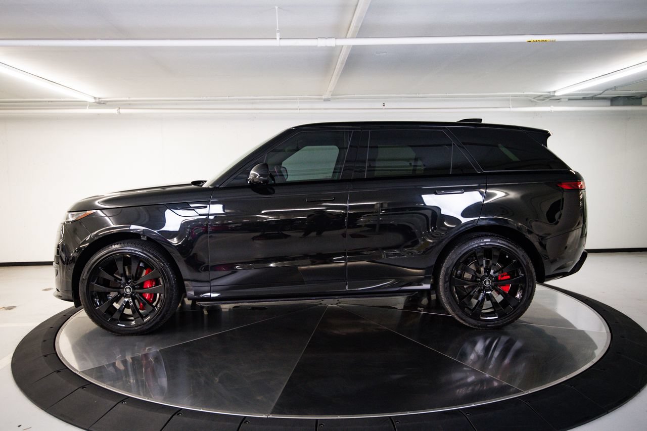 Used 2024 Land Rover Range Rover Sport Dynamic SE AWD/4WD image 2