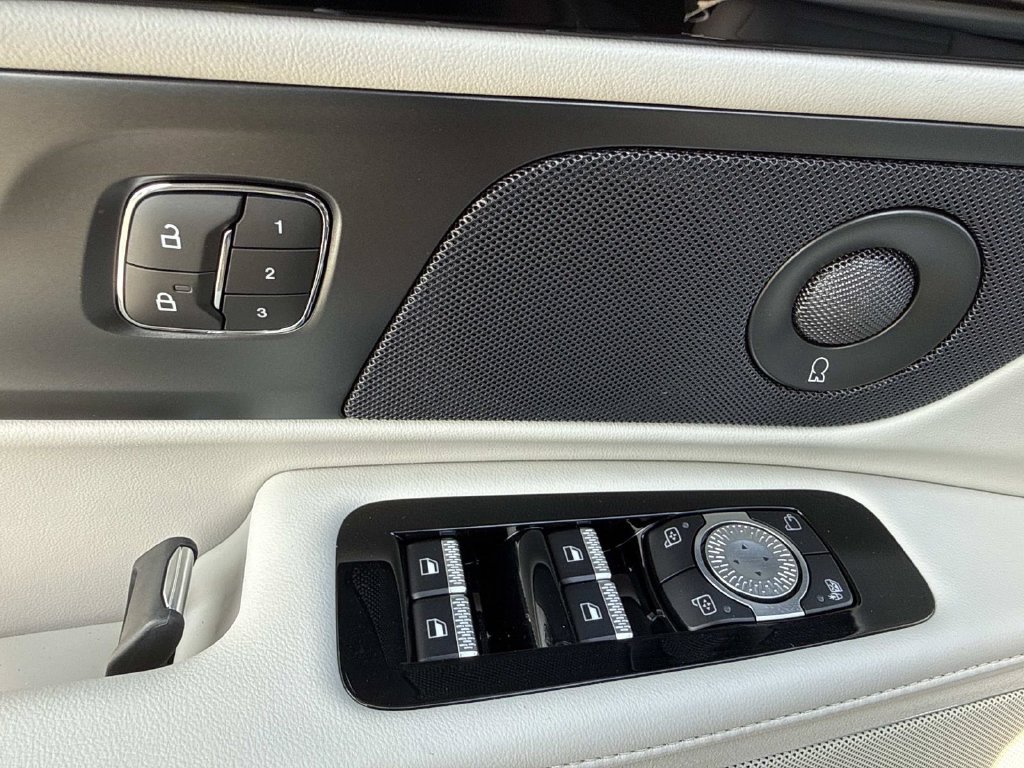 New 2026 Lincoln Nautilus Reserve AWD/4WD image 19