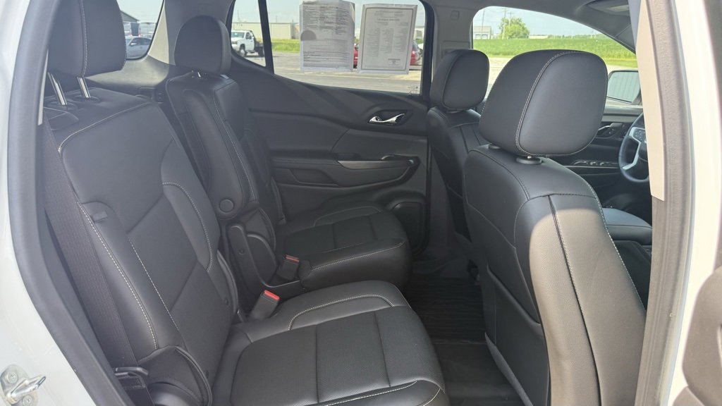 Used 2023 GMC Acadia SLT w/ Elevation Edition image 17