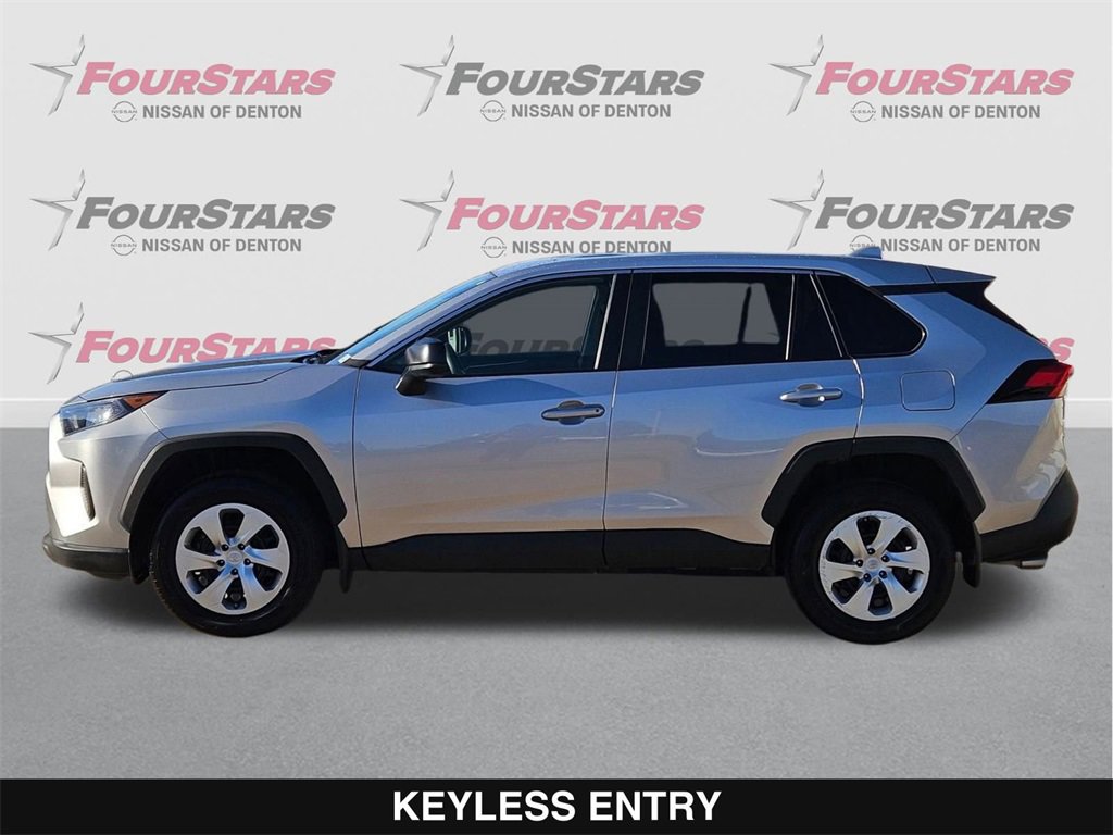 Used 2022 Toyota RAV4 LE image 8