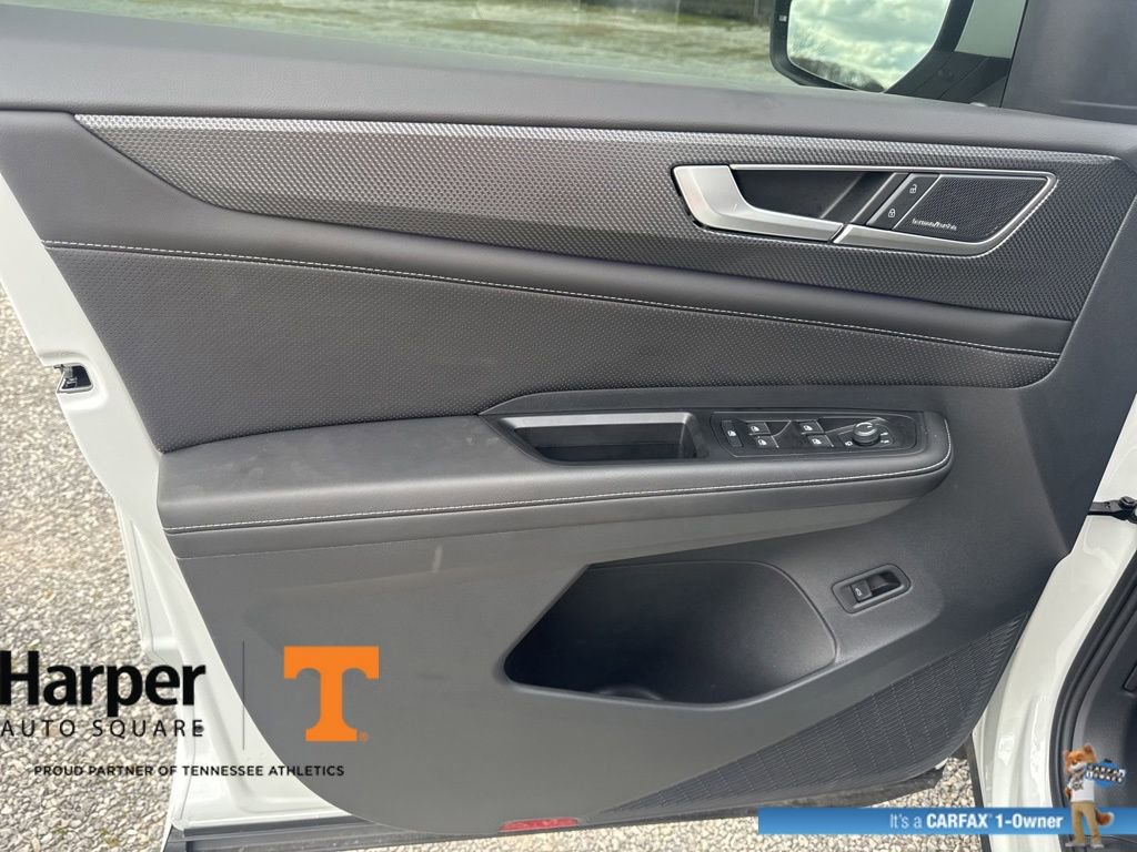 Used 2025 Volkswagen Atlas Cross Sport SEL Premium R-Line image 18