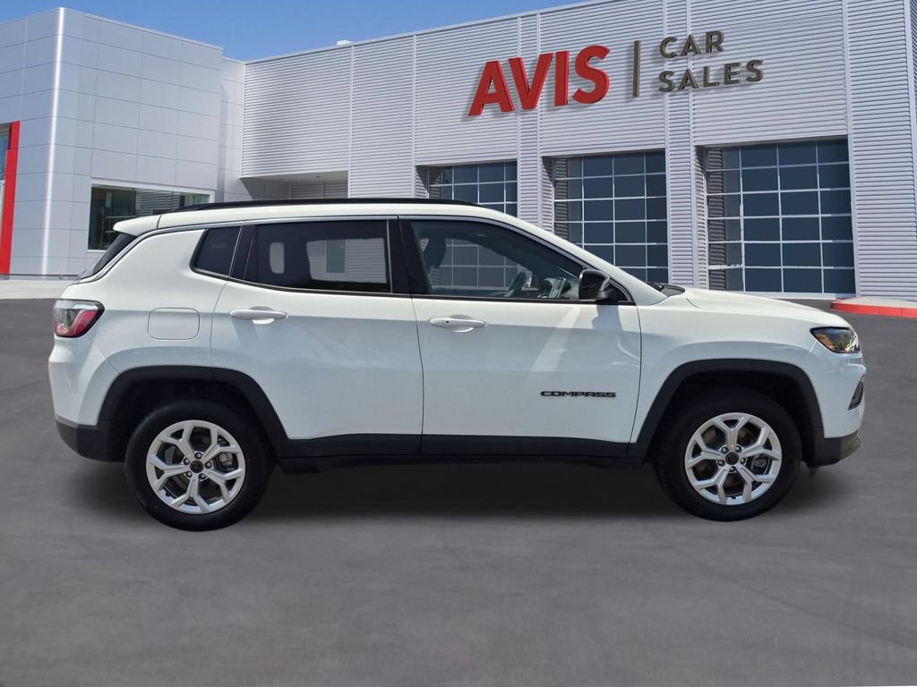 Used 2025 Jeep Compass Latitude w/ Sun & Sound Group AWD/4WD image 5
