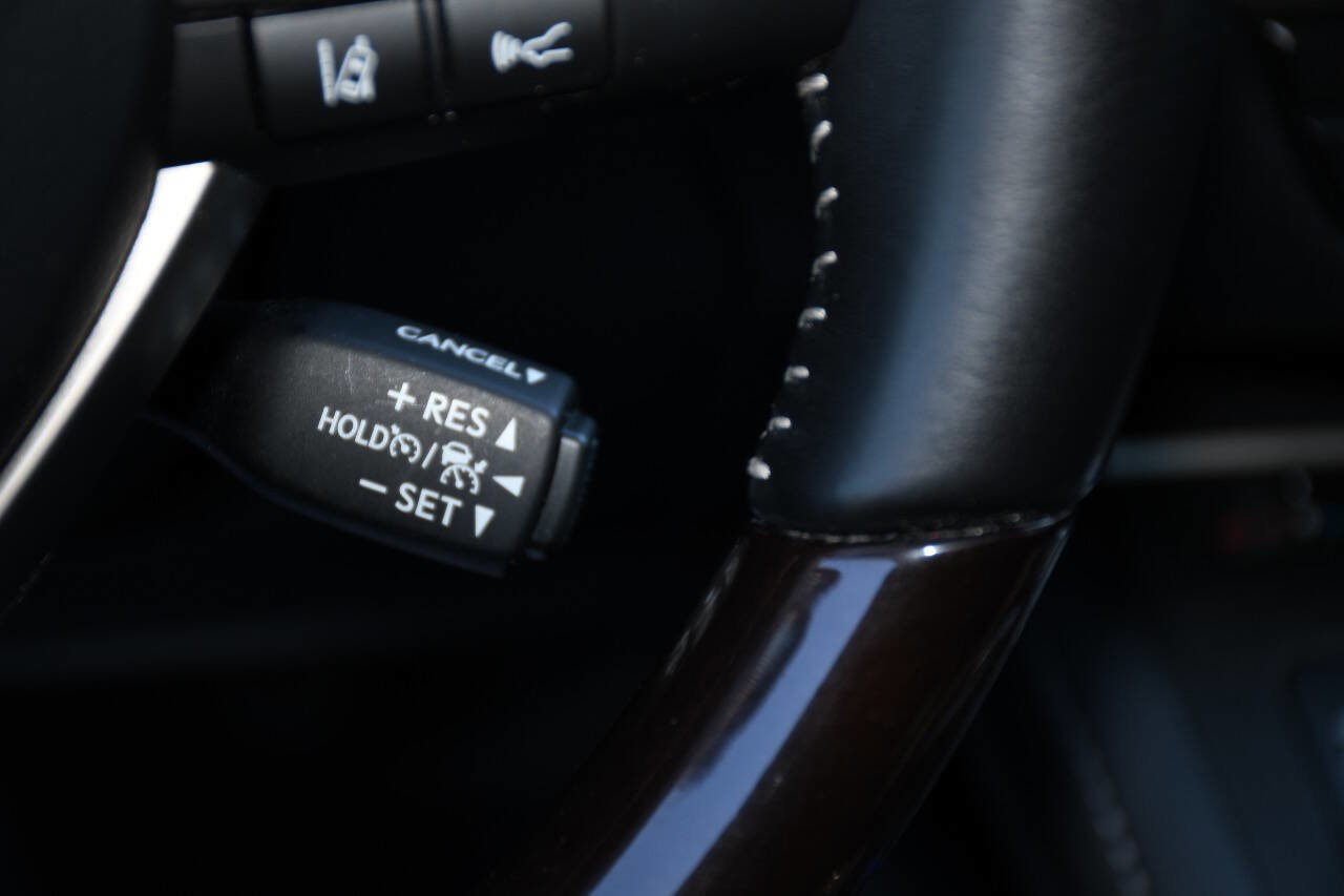 Used 2017 Lexus ES 300h w/ Luxury Package FWD image 33