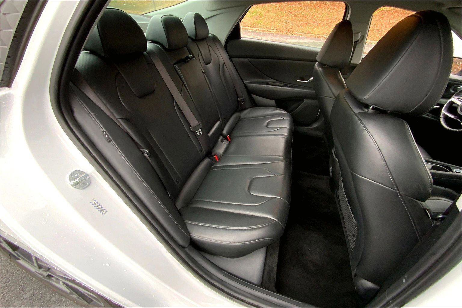 Used 2024 Hyundai Elantra Limited image 26