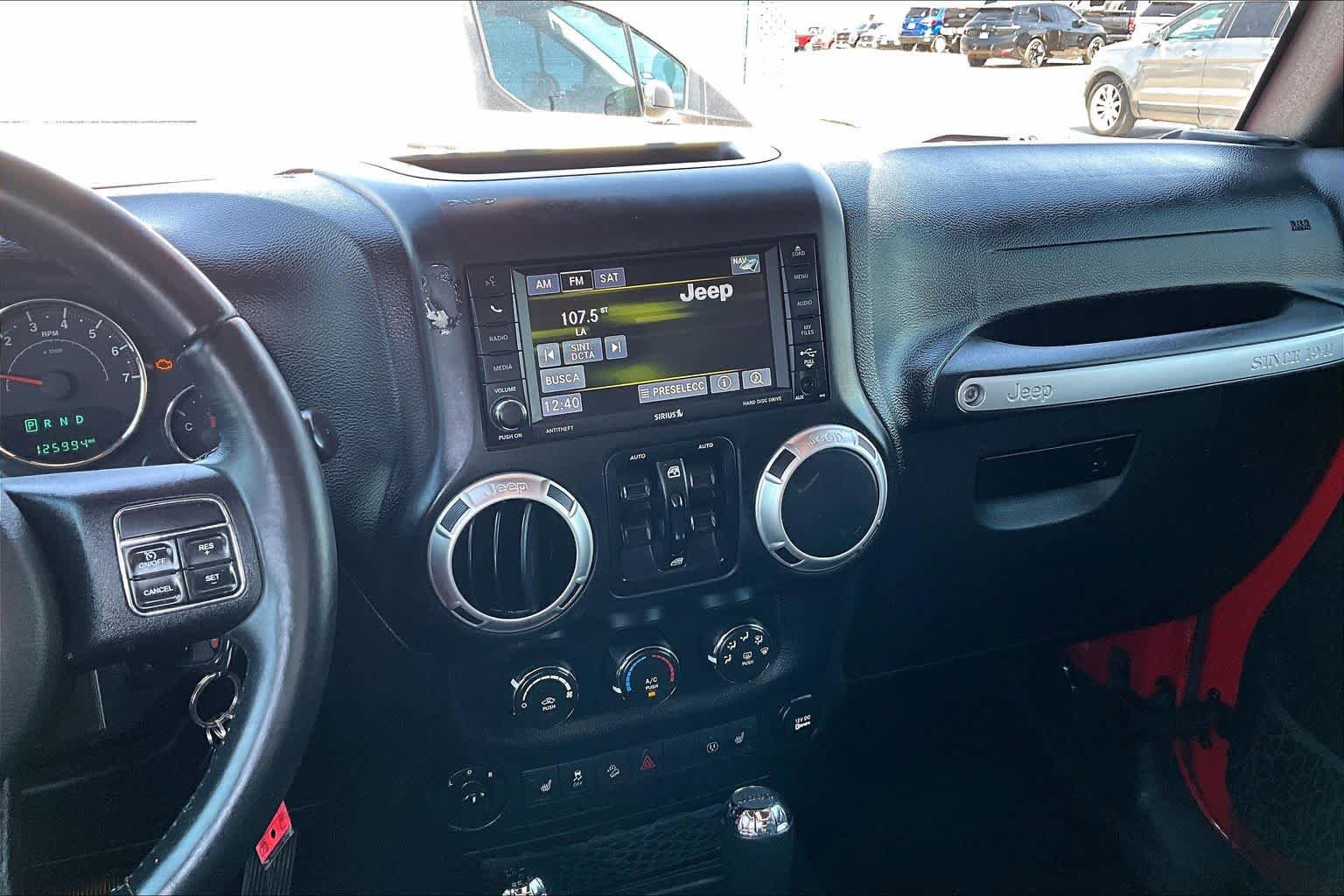 Used 2017 Jeep Wrangler Unlimited Sahara w/ Connectivity Group AWD/4WD image 7