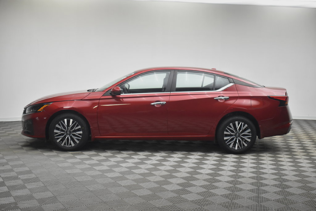Used 2023 Nissan Altima 2.5 SV AWD/4WD image 9