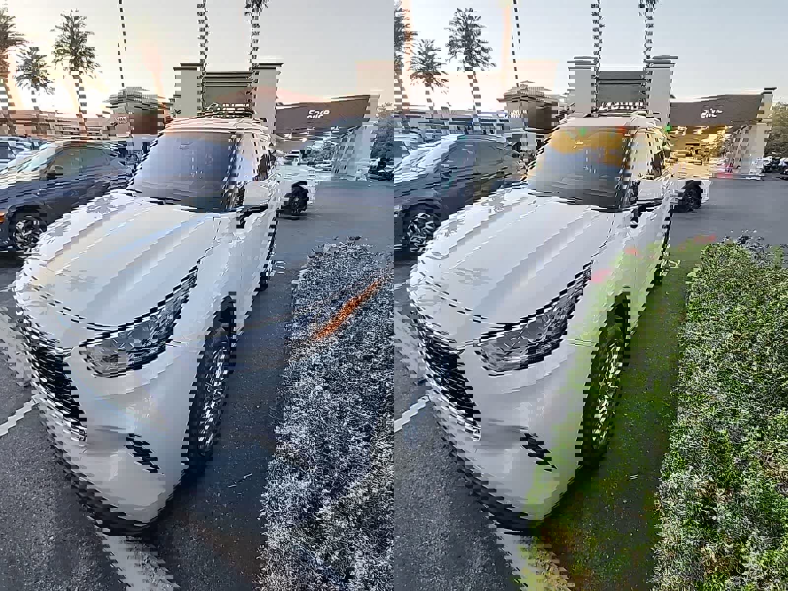 Used 2023 Toyota Highlander Limited image 2