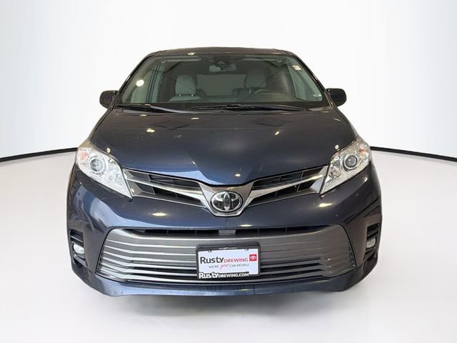 Used 2018 Toyota Sienna XLE FWD image 2
