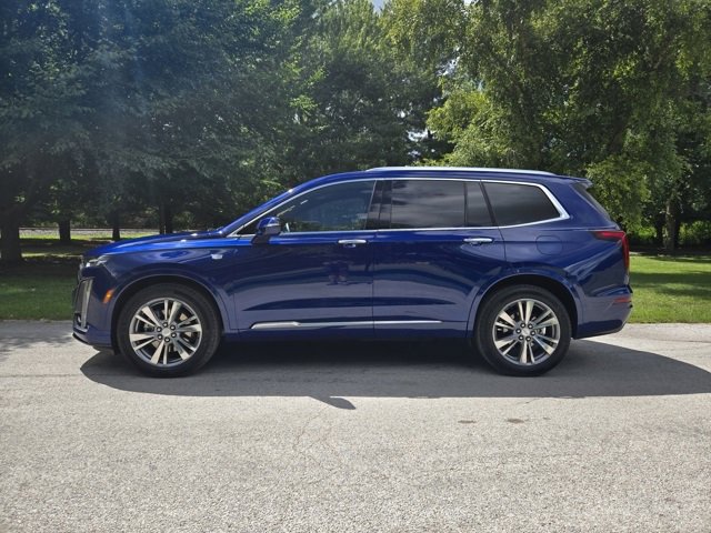 Used 2025 Cadillac XT6 Premium Luxury image 3