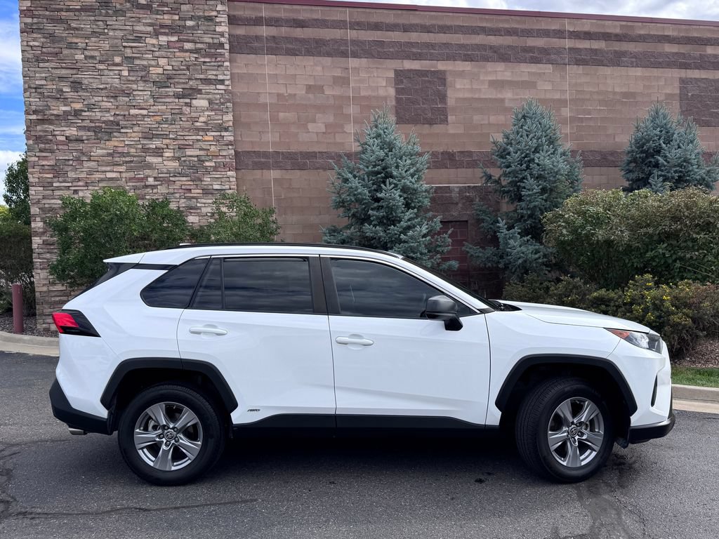Used 2022 Toyota RAV4 LE AWD/4WD image 6