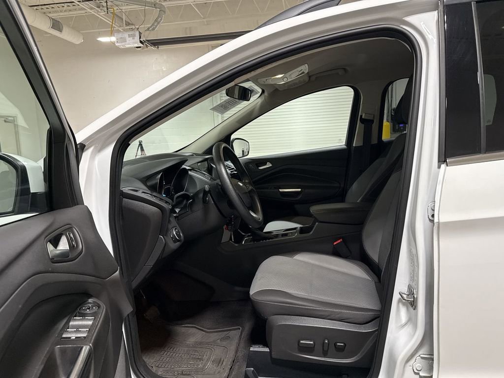 Used 2017 Ford Escape SE w/ Equipment Group 201A AWD/4WD image 20