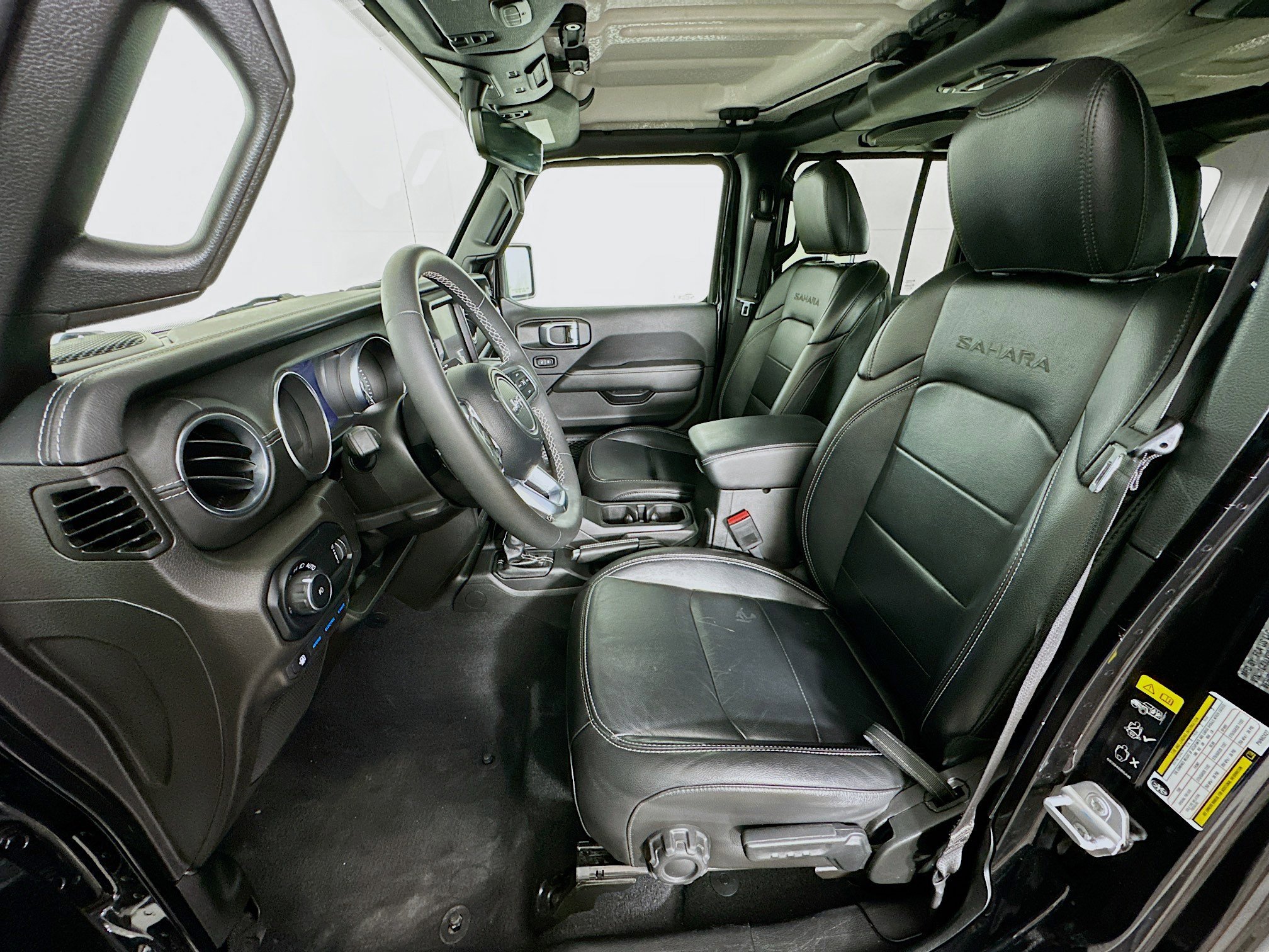 Used 2023 Jeep Wrangler Sahara AWD/4WD image 13