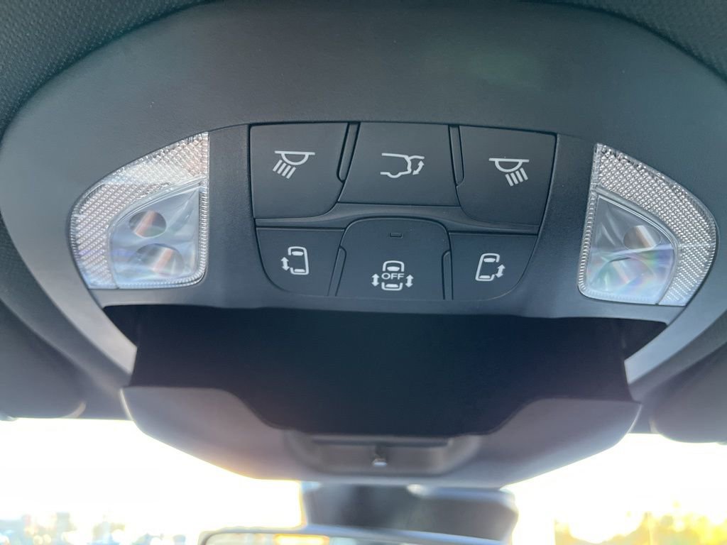 New 2026 Chrysler Pacifica Select w/ S Appearance Package image 18