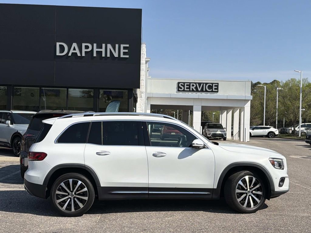 Used 2023 Mercedes-Benz GLB 250 image 3
