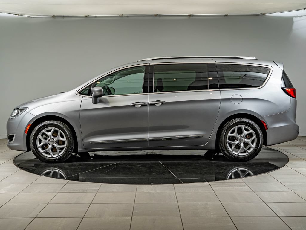 Used 2018 Chrysler Pacifica Touring-L Plus w/ Tire & Wheel Group FWD image 8