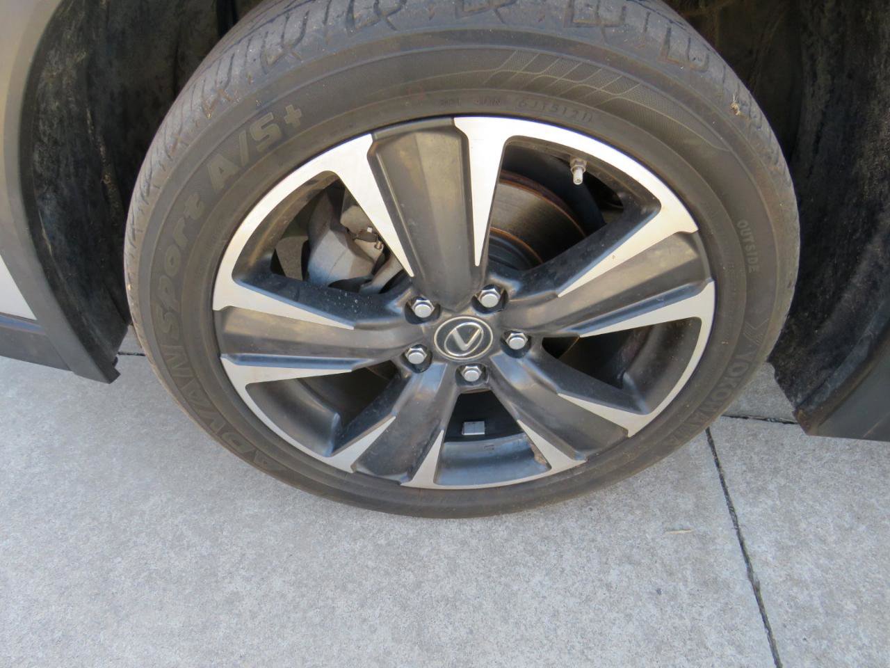 Used 2019 Lexus UX 200 Base image 40