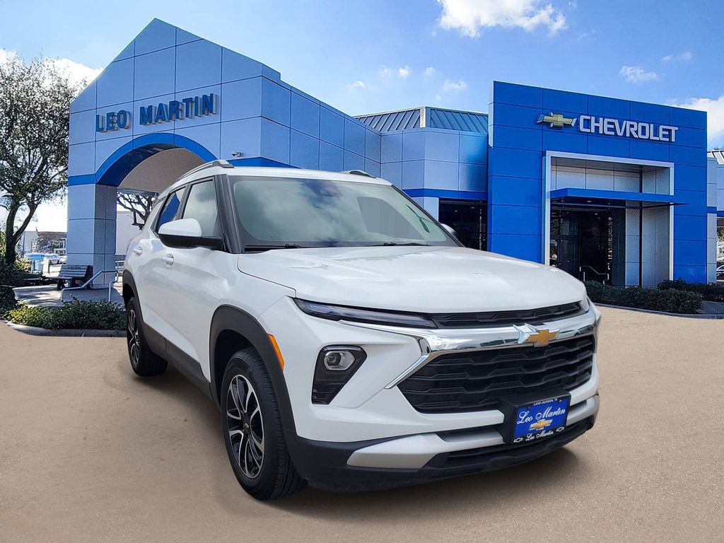 Used 2025 Chevrolet TrailBlazer LT AWD/4WD image 3