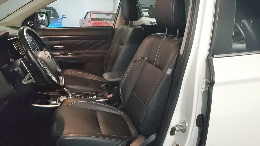 Used 2018 Mitsubishi Outlander GT AWD/4WD image 21