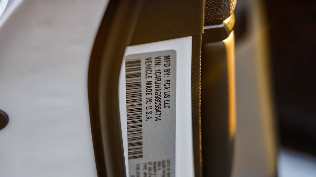 New 2025 Jeep Grand Cherokee Altitude image 28