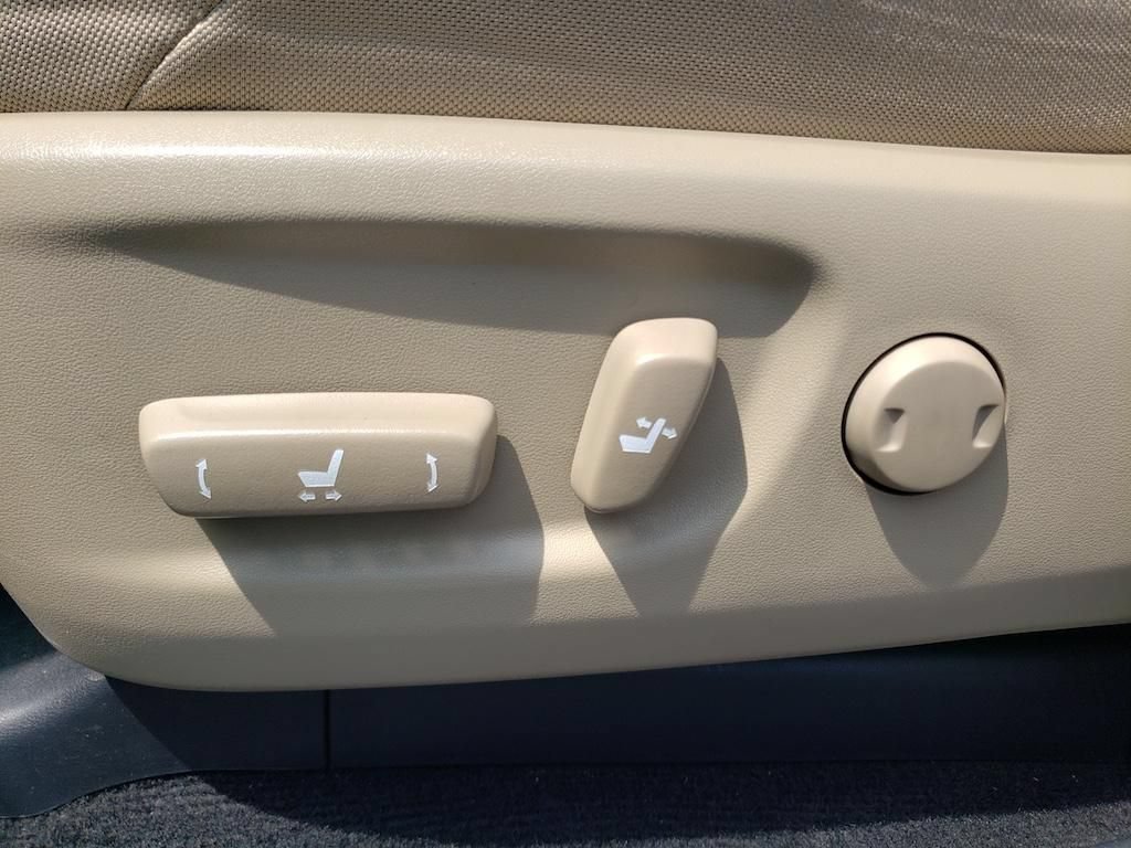 Used 2017 Toyota 4Runner SR5 AWD/4WD image 17