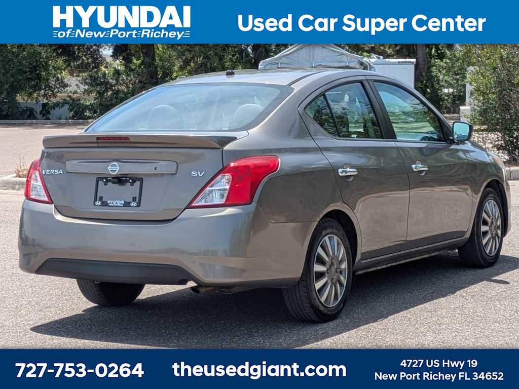 Used 2017 Nissan Versa SV FWD image 5
