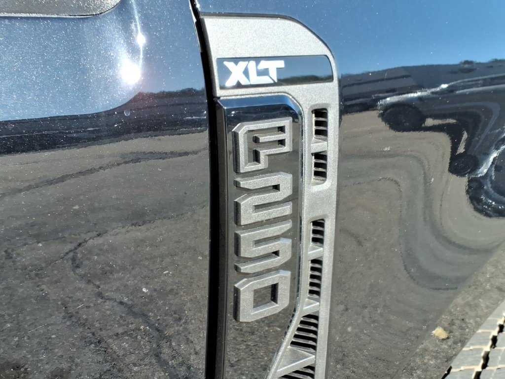 New 2026 Ford F250 XLT w/ XLT Premium Package AWD/4WD image 12