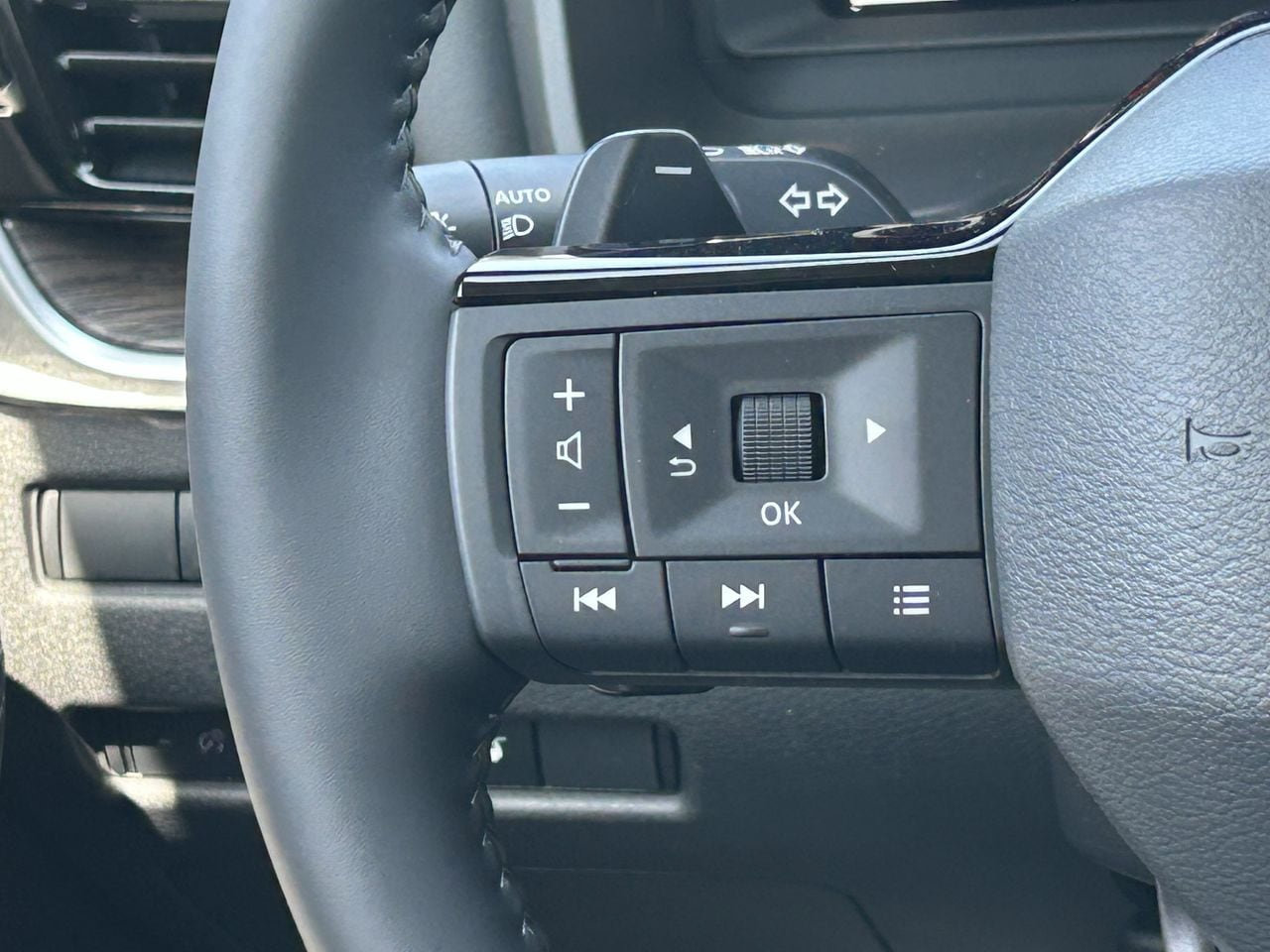 New 2026 Nissan Rogue Platinum AWD/4WD image 13