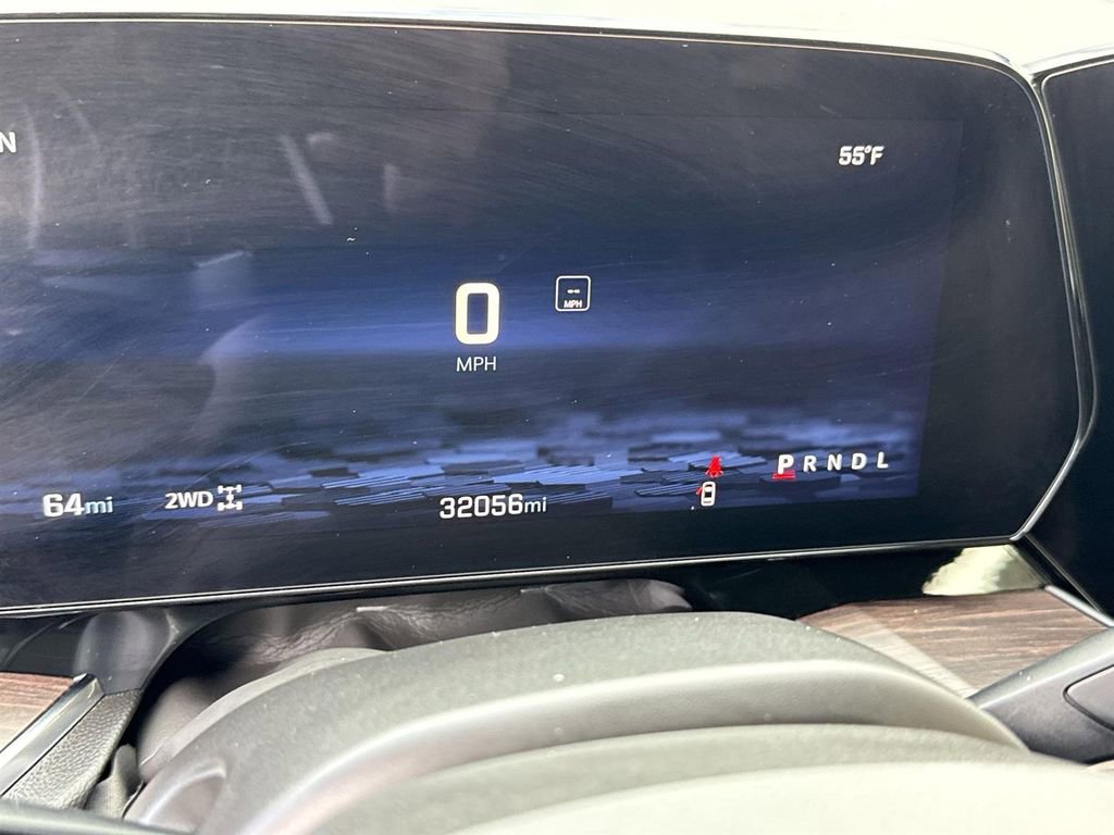 Used 2025 Chevrolet Suburban Z71 image 9