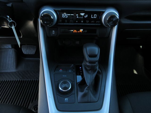 Used 2024 Toyota RAV4 LE image 15