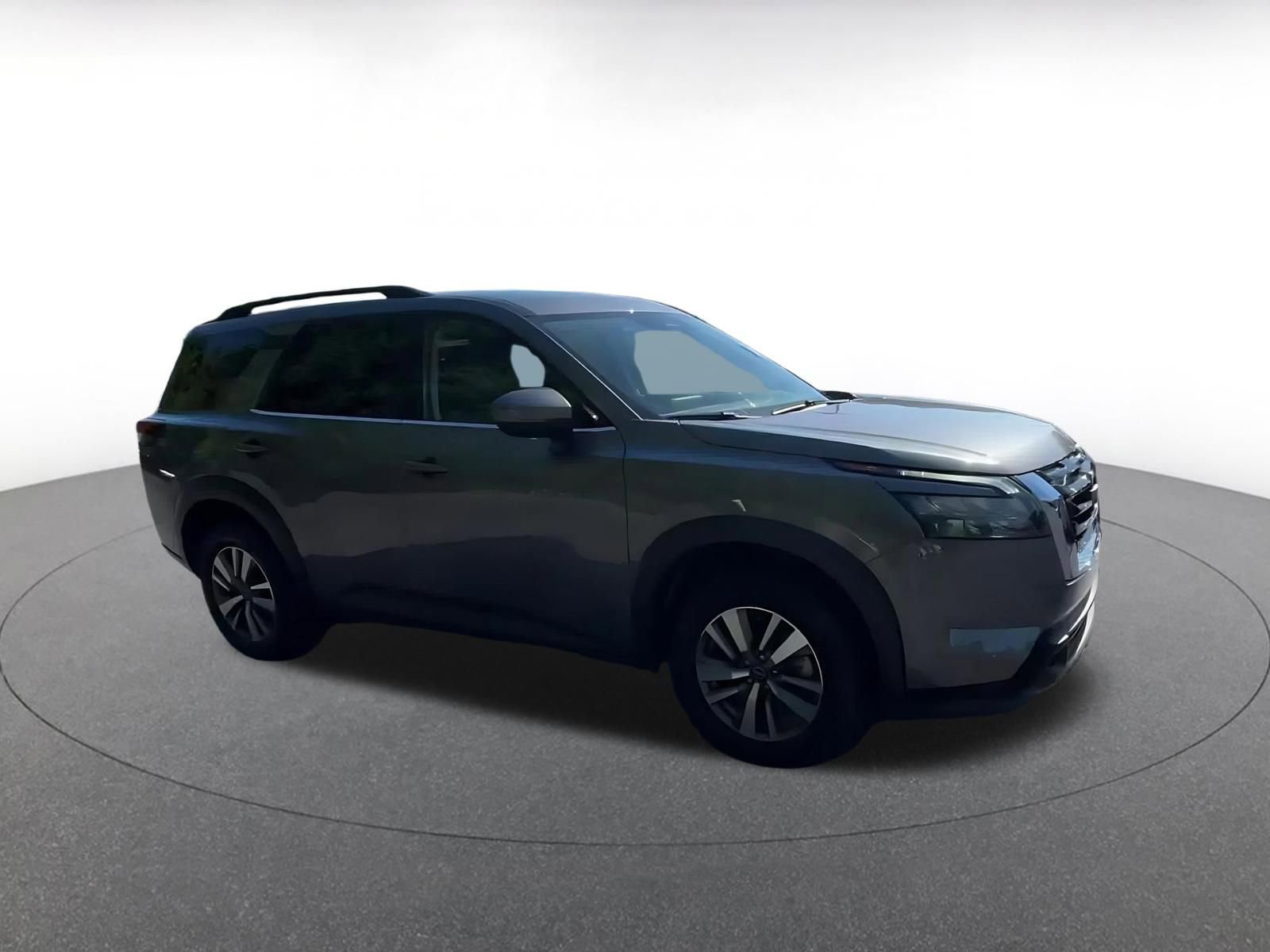 Used 2025 Nissan Pathfinder SV FWD image 2