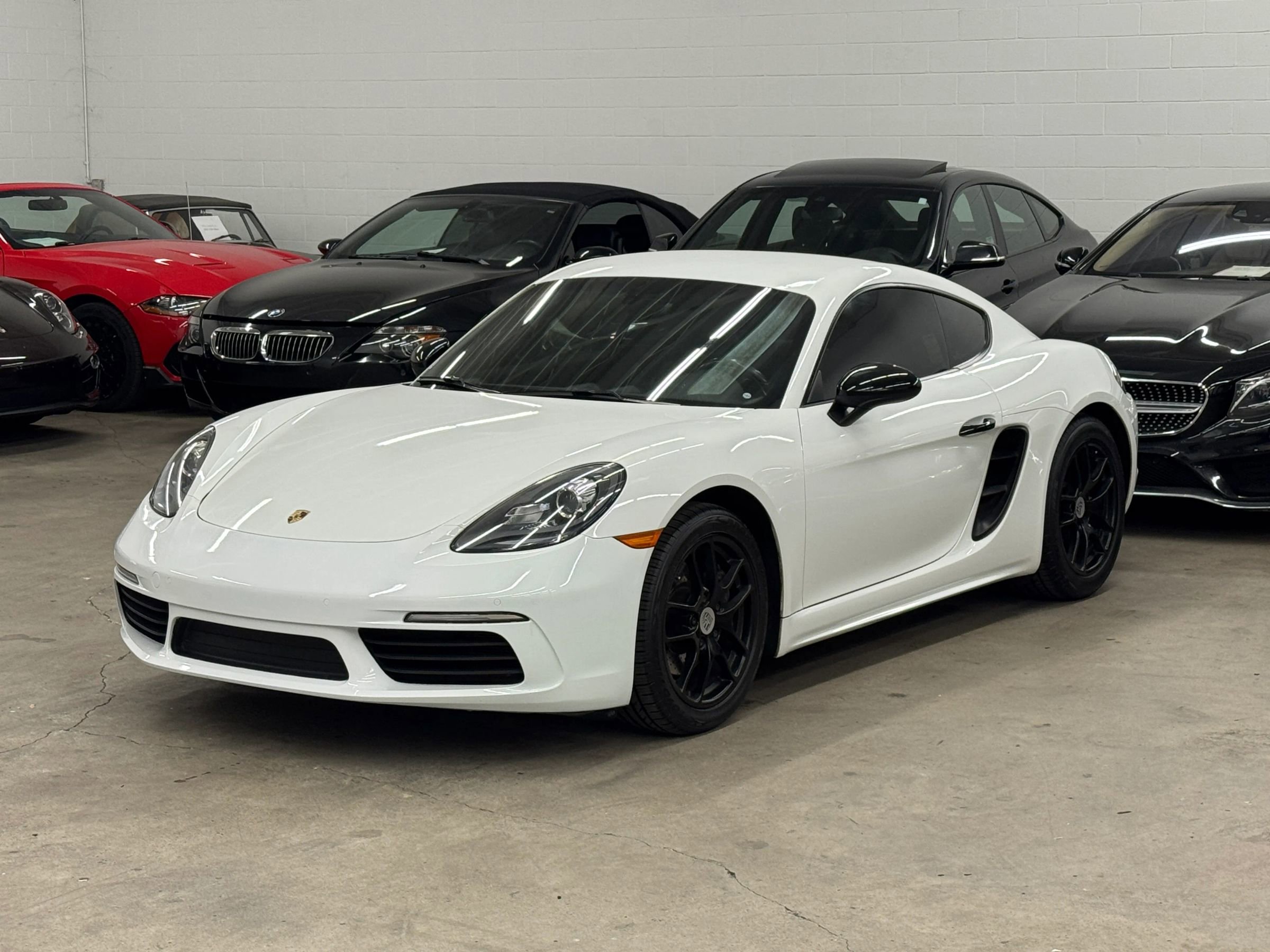 Used 2018 Porsche 718 Cayman RWD image 2