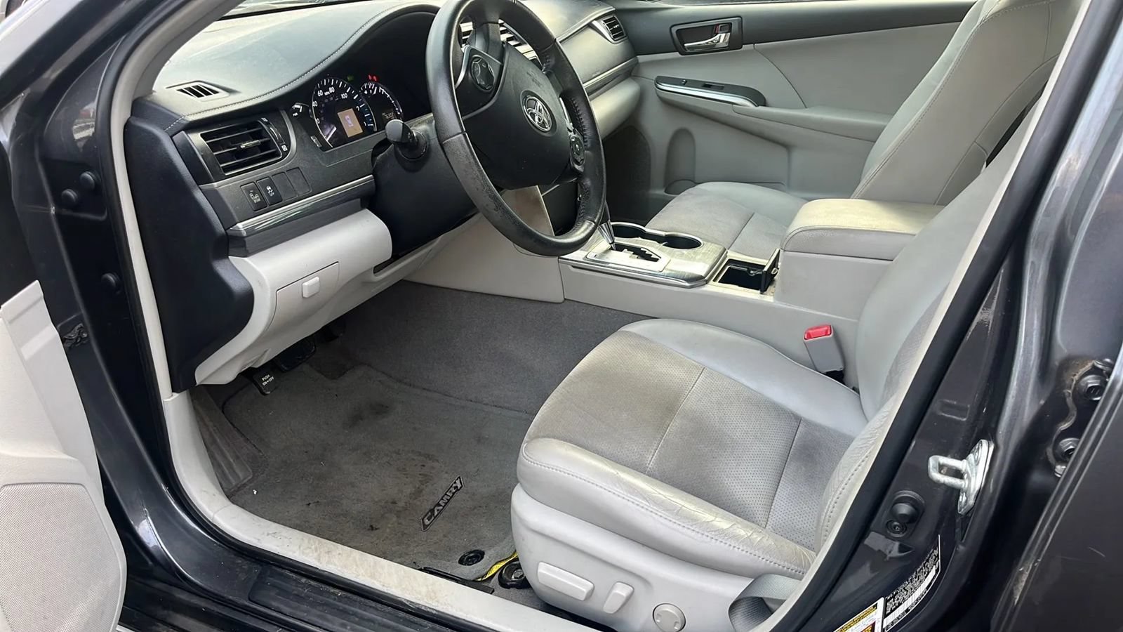 Used 2012 Toyota Camry XLE w/ Leather Pkg FWD image 16