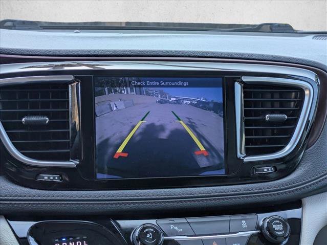 Used 2017 Chrysler Pacifica Limited w/ UConnect Theater Package FWD image 15