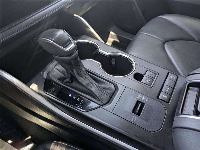 Used 2021 Toyota Highlander XLE FWD image 12