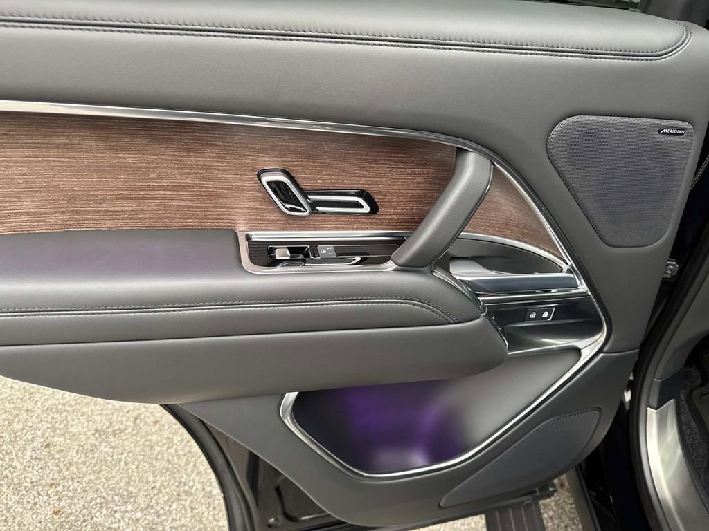 Certified 2024 Land Rover Range Rover SE image 14