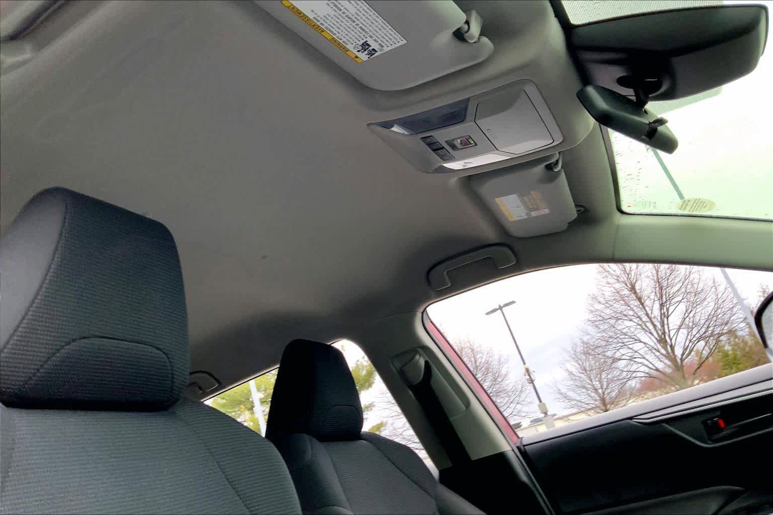 Used 2021 Toyota RAV4 LE image 14