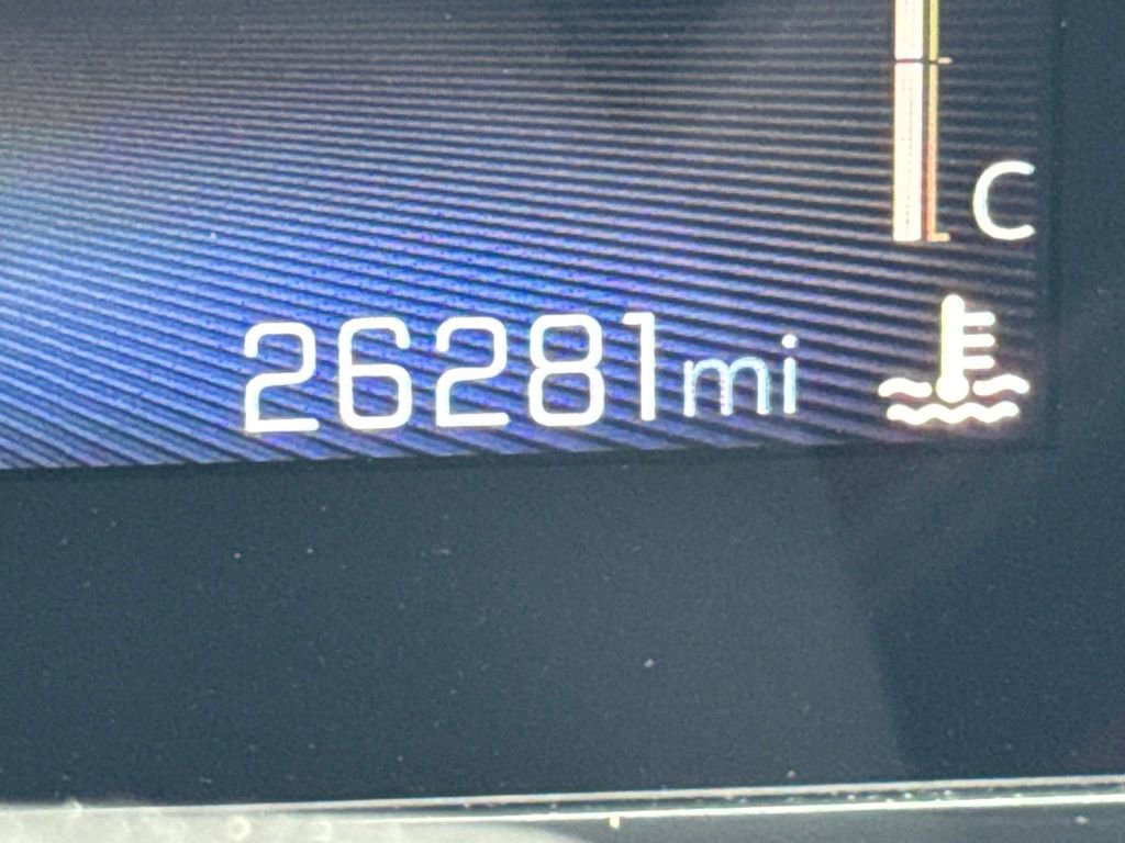 Used 2024 Chevrolet Trax LT w/ Sunroof Package image 40