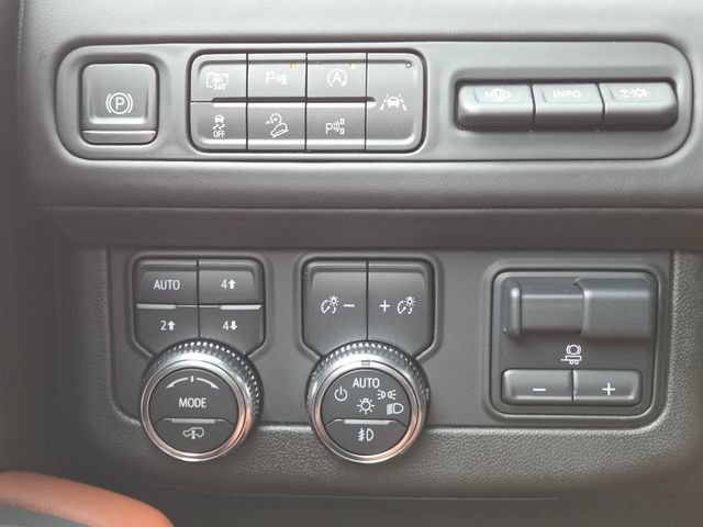 Used 2024 GMC Yukon Denali Ultimate AWD/4WD image 34