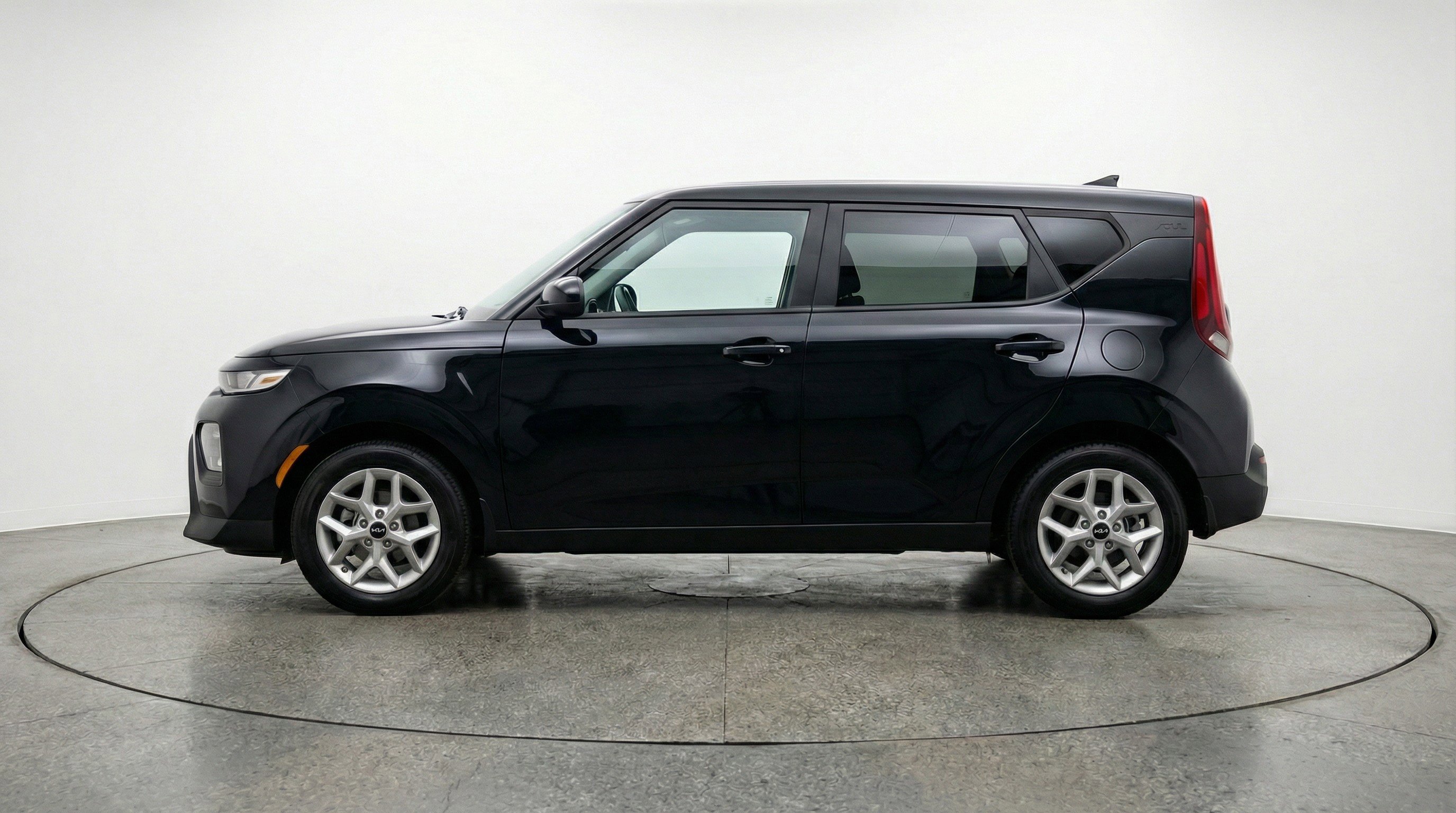 Used 2025 Kia Soul LX w/ LX Technology Package image 5