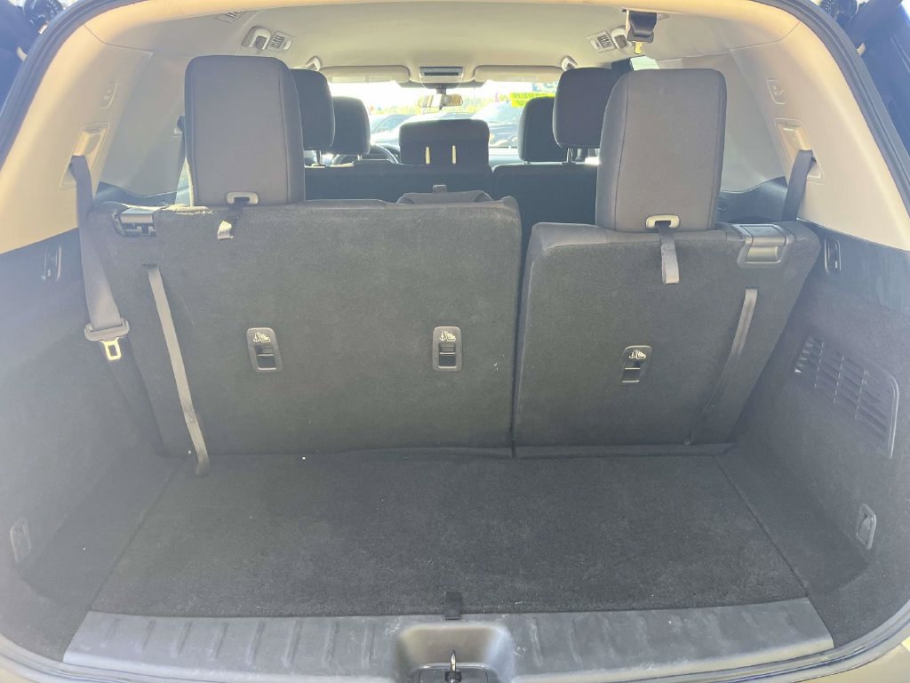 Used 2025 Nissan Pathfinder SV FWD image 31