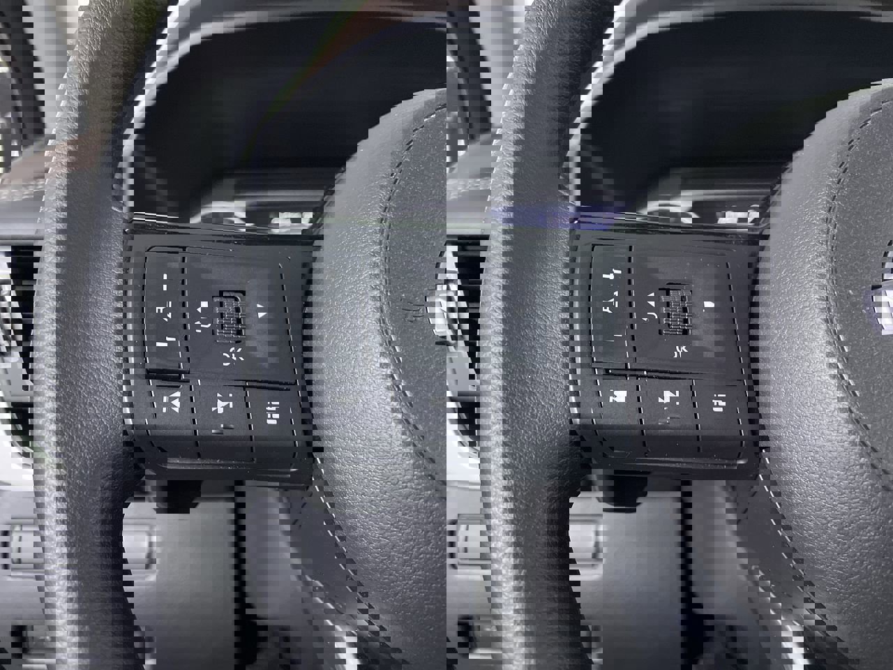 Used 2022 Nissan Rogue SV image 25