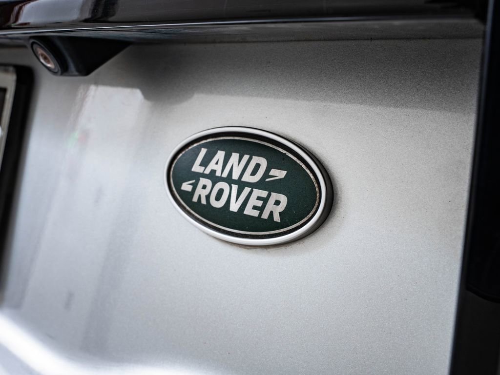 Used 2018 Land Rover Discovery Sport SE image 17