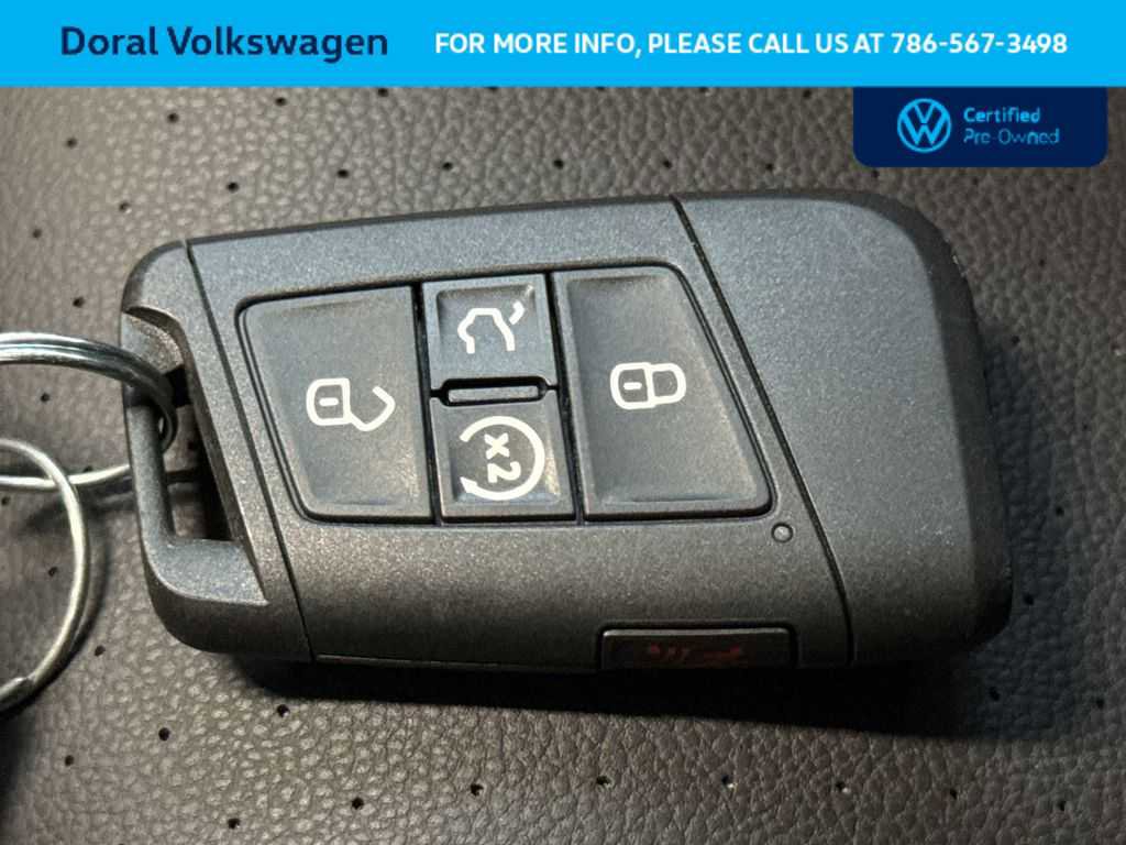 Certified 2024 Volkswagen Jetta SE FWD image 34