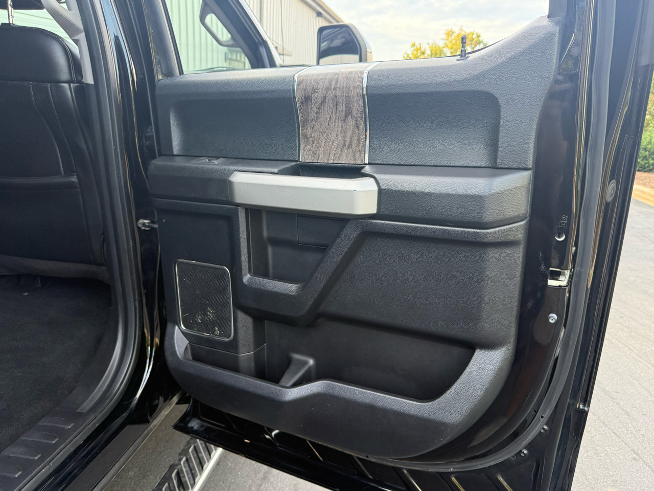 Used 2017 Ford F250 Lariat w/ Lariat Value Package image 30