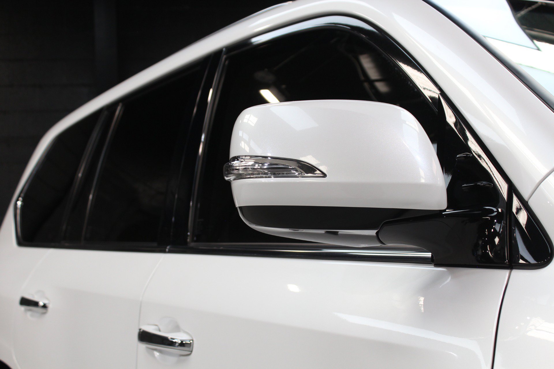 Used 2021 Lexus LX 570 4WD w/ Luxury Package image 17