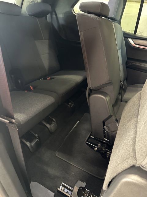 Used 2025 GMC Acadia Elevation image 39