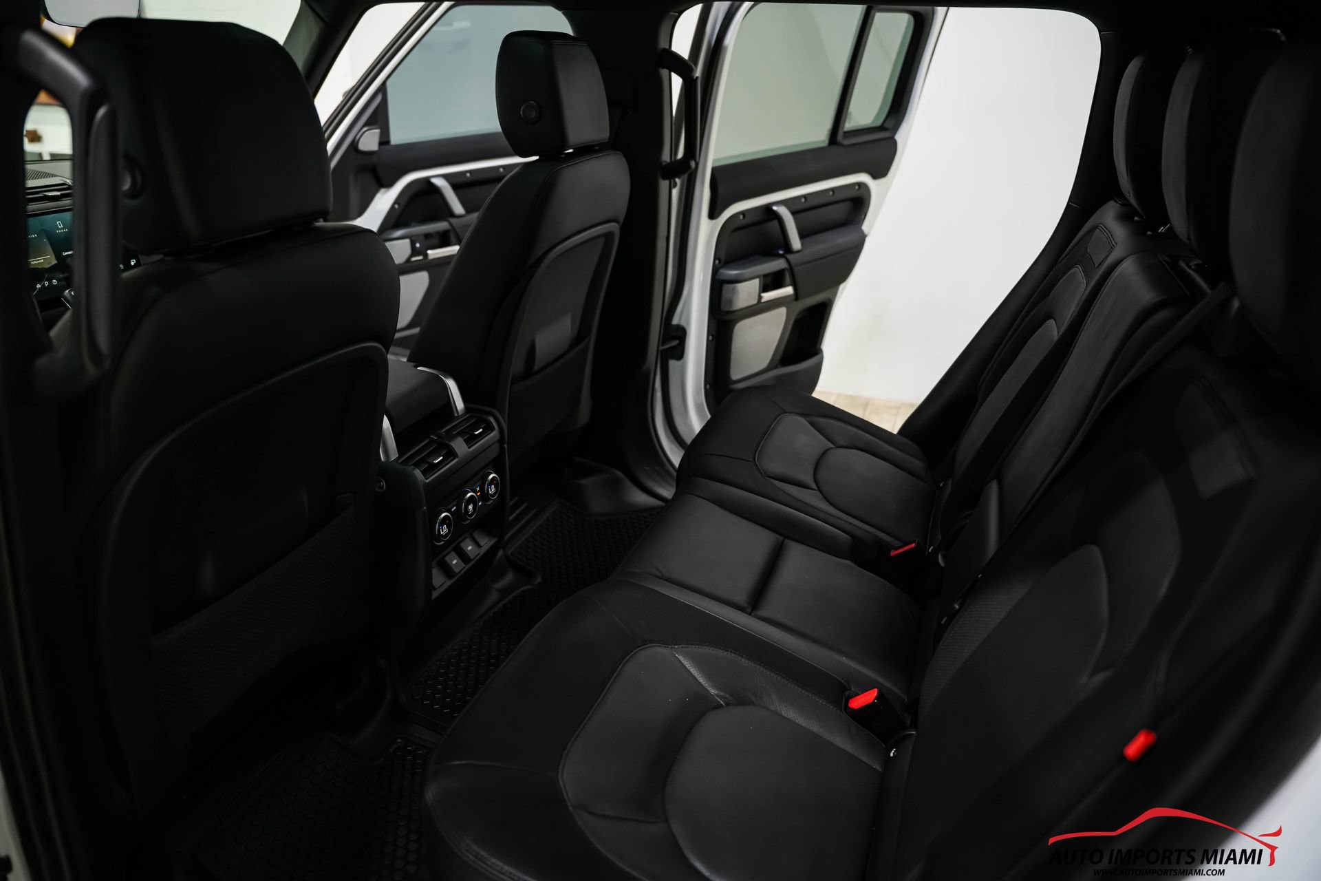 Used 2023 Land Rover Defender 130 X-Dynamic SE image 54